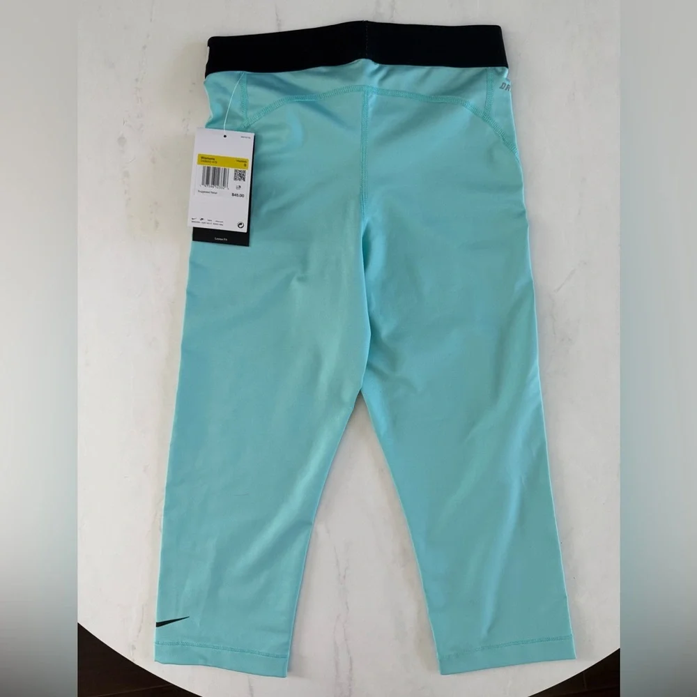 NWT Nike Pro Tiffany Blue Cropped Leggings